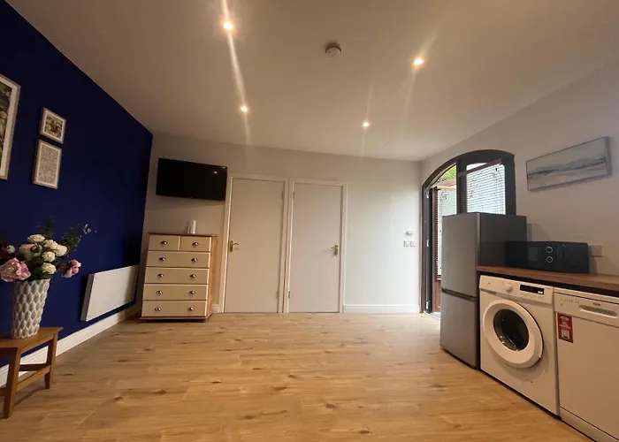 1-bed Cosy Near Emerald Park - Sleeps 5